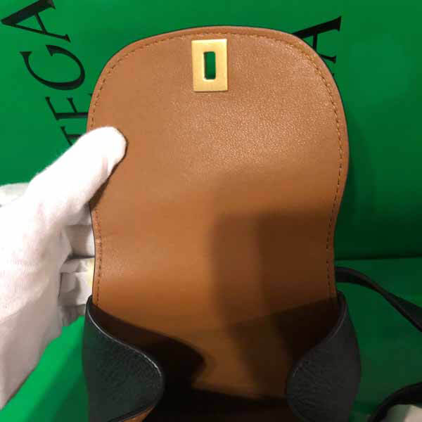 人気!【ボッテガヴェネタ】2Way レザー ラウンド ベルトバッグ偽物 576643VMAO28633